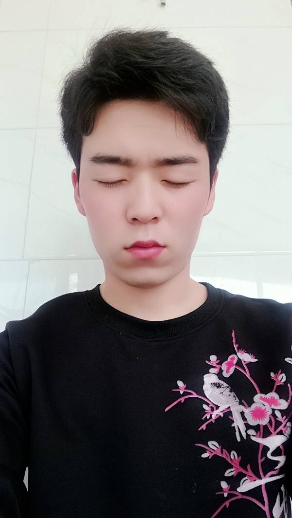 鹅蛋脸适合什么样的发型男生(鹅蛋脸适合什么样的发型男生学生)