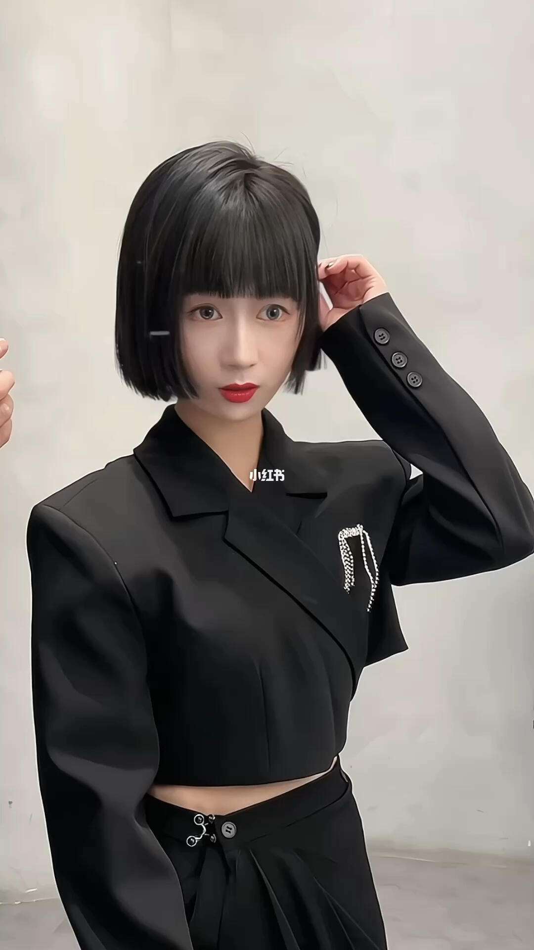女士短发发型2022最新图片中年(女士短发发型2021年最新款女图片)