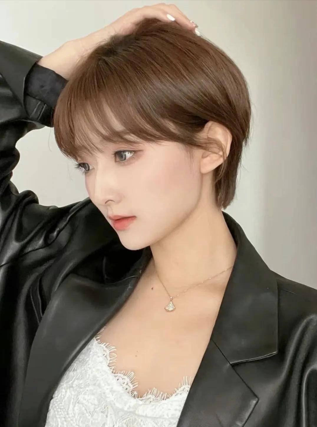 40岁短发发型图片女减龄2022(40岁短发发型2021年最新款女图片)
