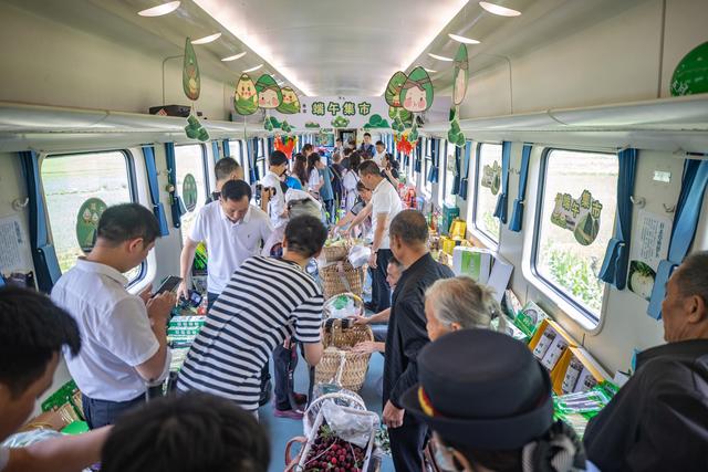 5630次列车最新时刻表(5630次列车最新时刻表票价5630列车赶水到重庆票价多少)