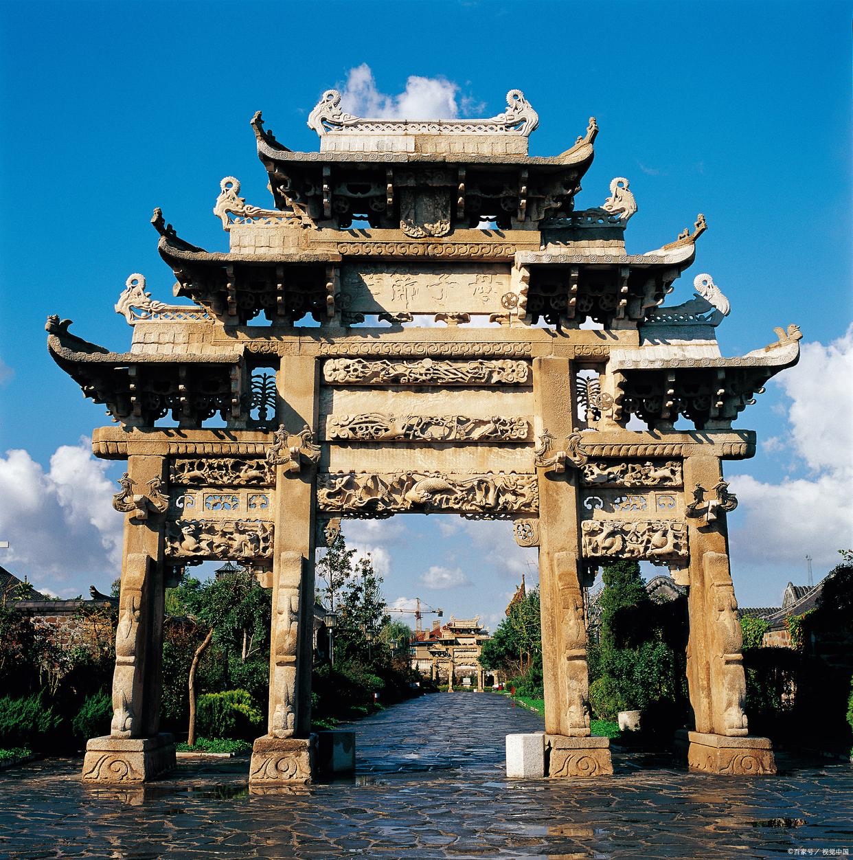雕梁画栋的拼音(雕梁画栋解释词语)