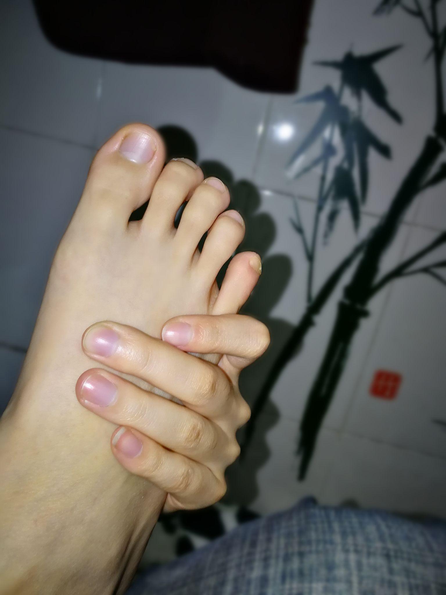 喜欢女孩子脚的男生的特征(喜欢女人脚的男人是什么样的人) 喜欢女孩子脚的男生的特征(喜欢女人脚的男人是什么样的人)