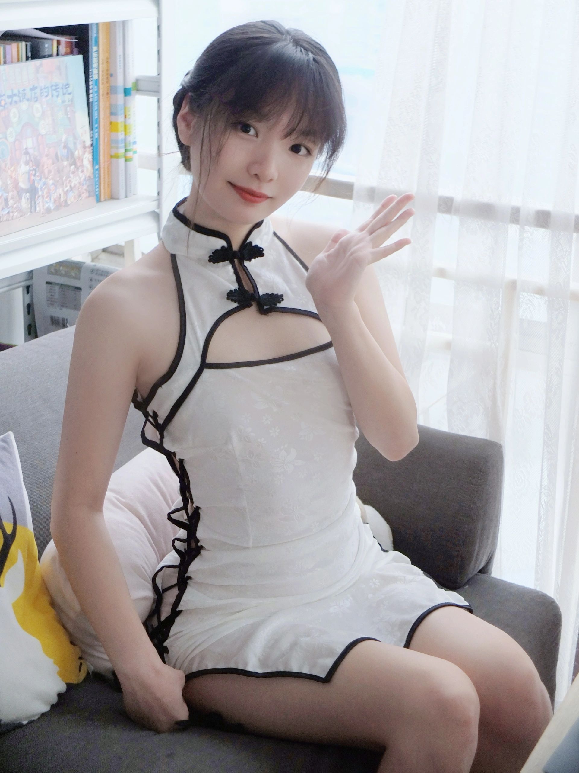 搔首弄姿的意思(搔首弄姿的意思和造句)