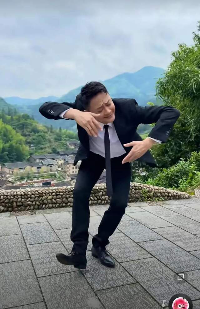手舞足蹈的意思(手舞足蹈的意思四年级)