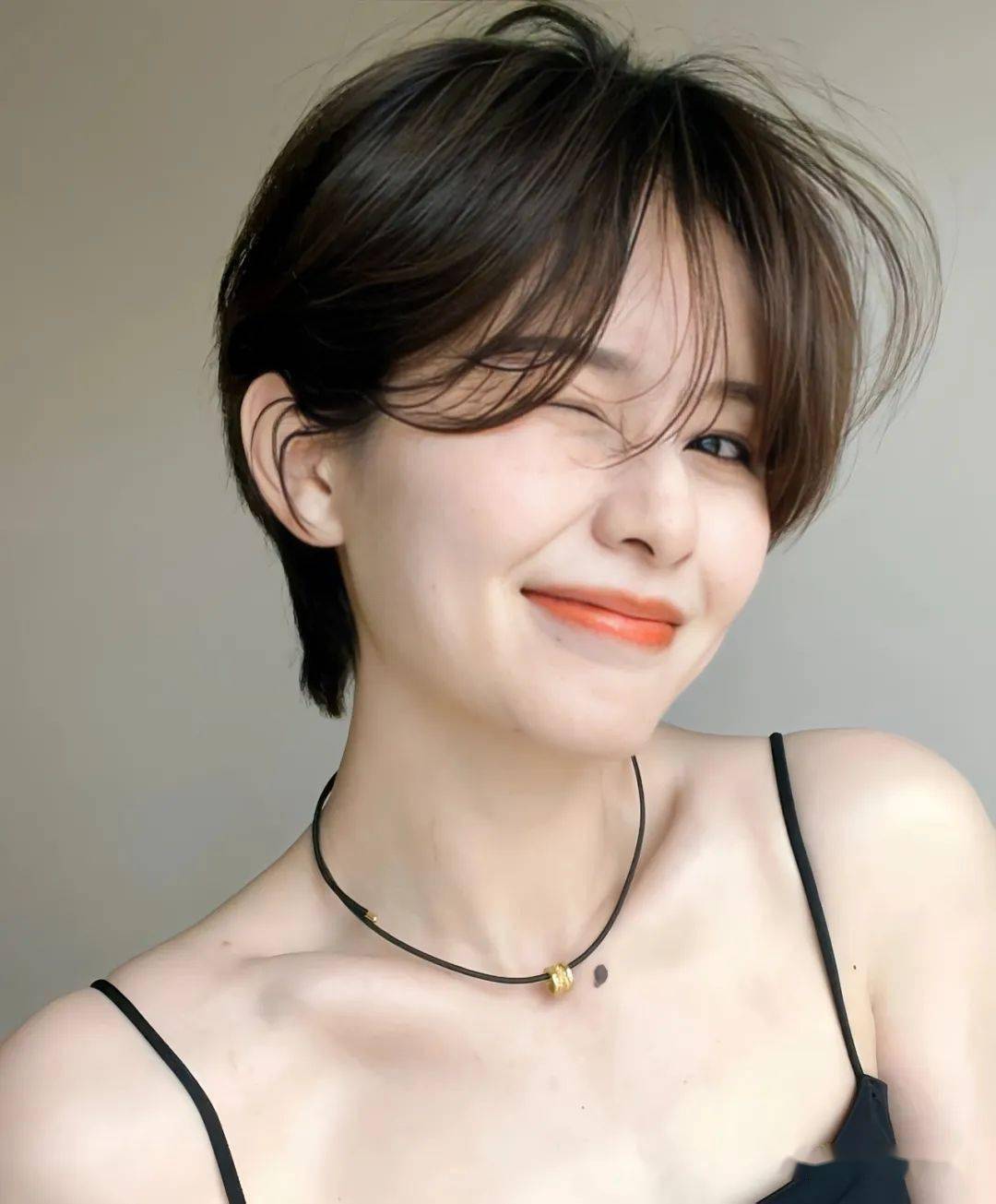 好看的短发发型女生图片2022(好看的短发发型女生图片2020免打理)
