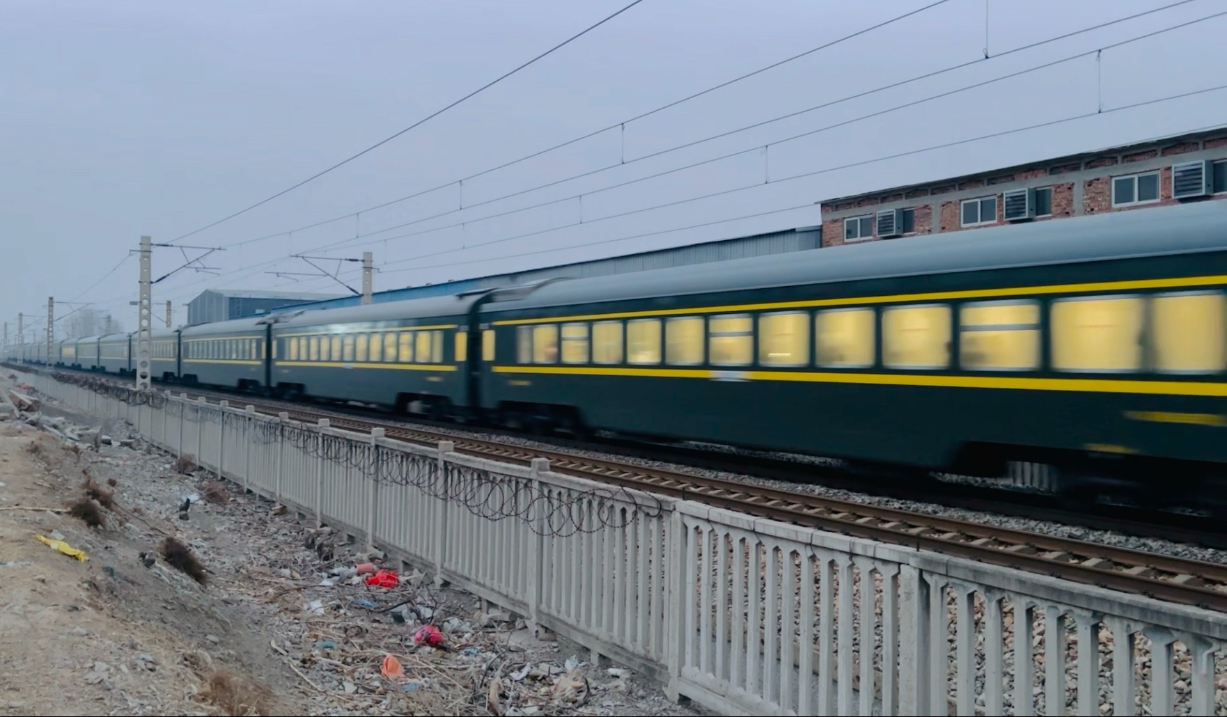 z135次列车途经站点(d2228次列车途经站点)