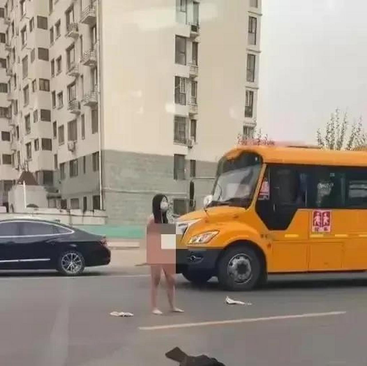 女生没有穿衣服的照片的简单介绍
