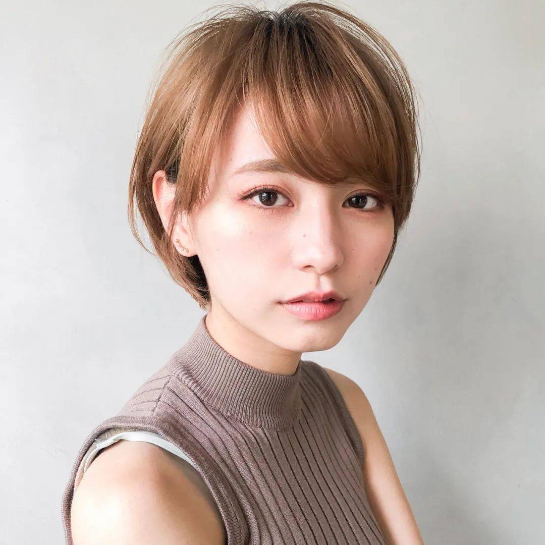 女生发型2022最新图片(女生发型2022最新图片大全)
