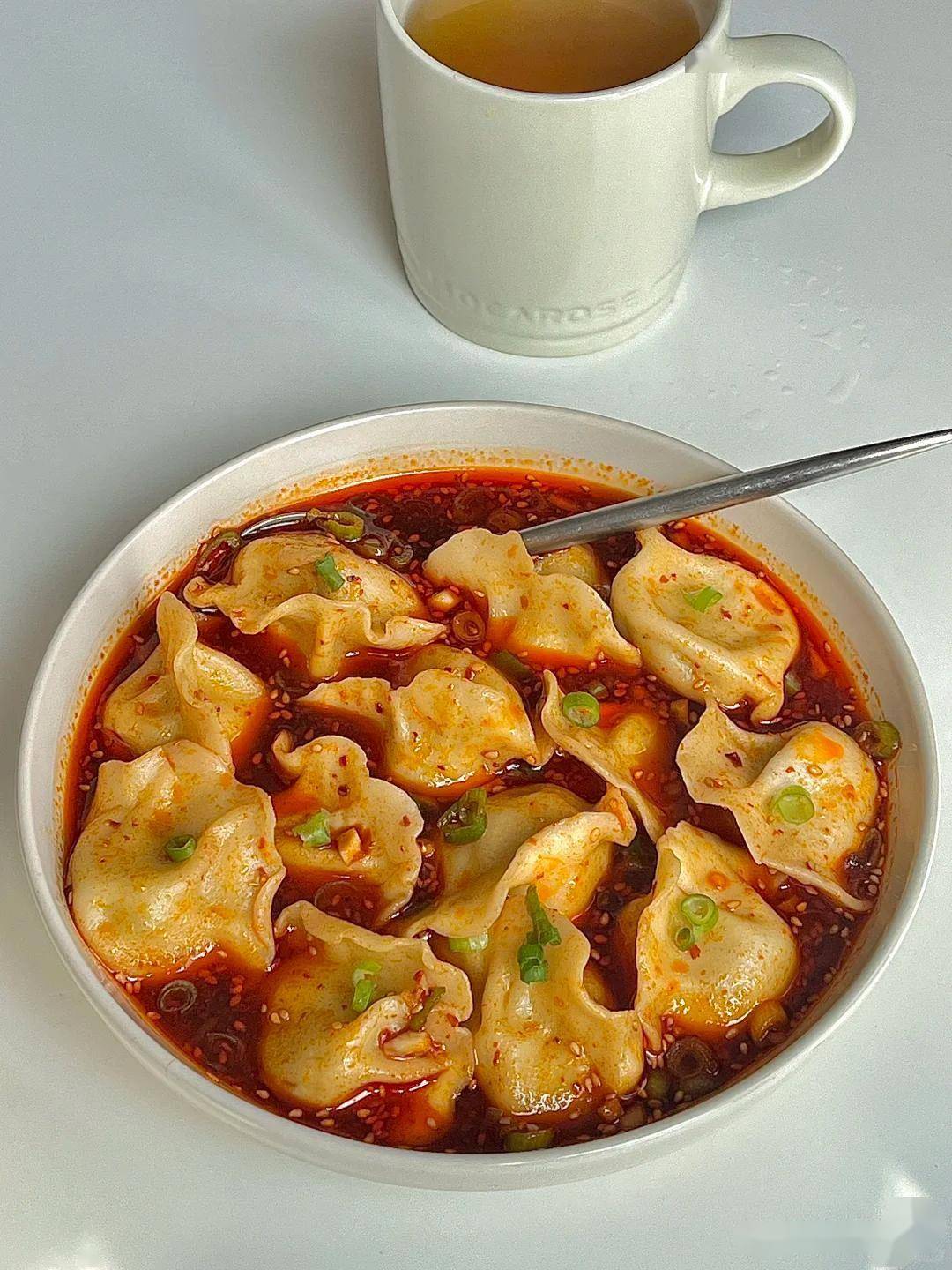 水饺怎么煮不破皮(饺子皮500g面加多少水)