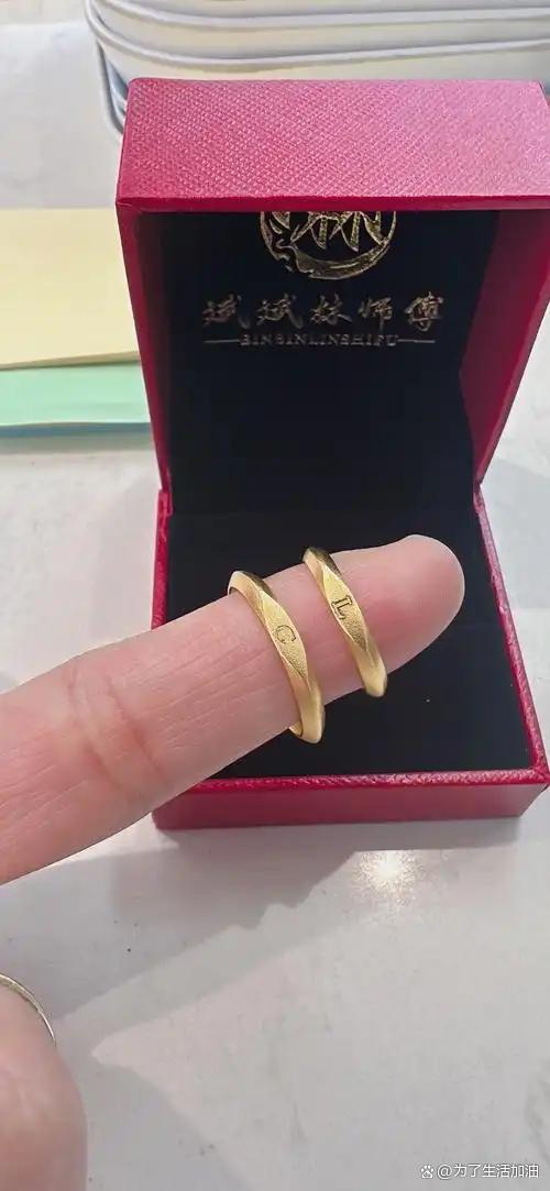 黄金投资是买银行的还是金店的(投资黄金还是存银行吃利息哪个更合适)