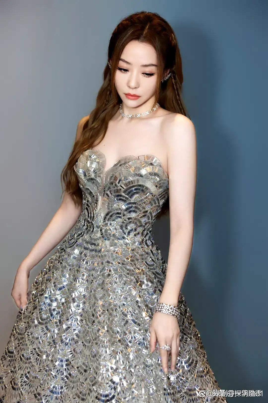张靓颖的黑森林放大图(张靓颖喜欢的黑人女歌手) 张靓颖的黑森林放大图(张靓颖喜欢的黑人女歌手)