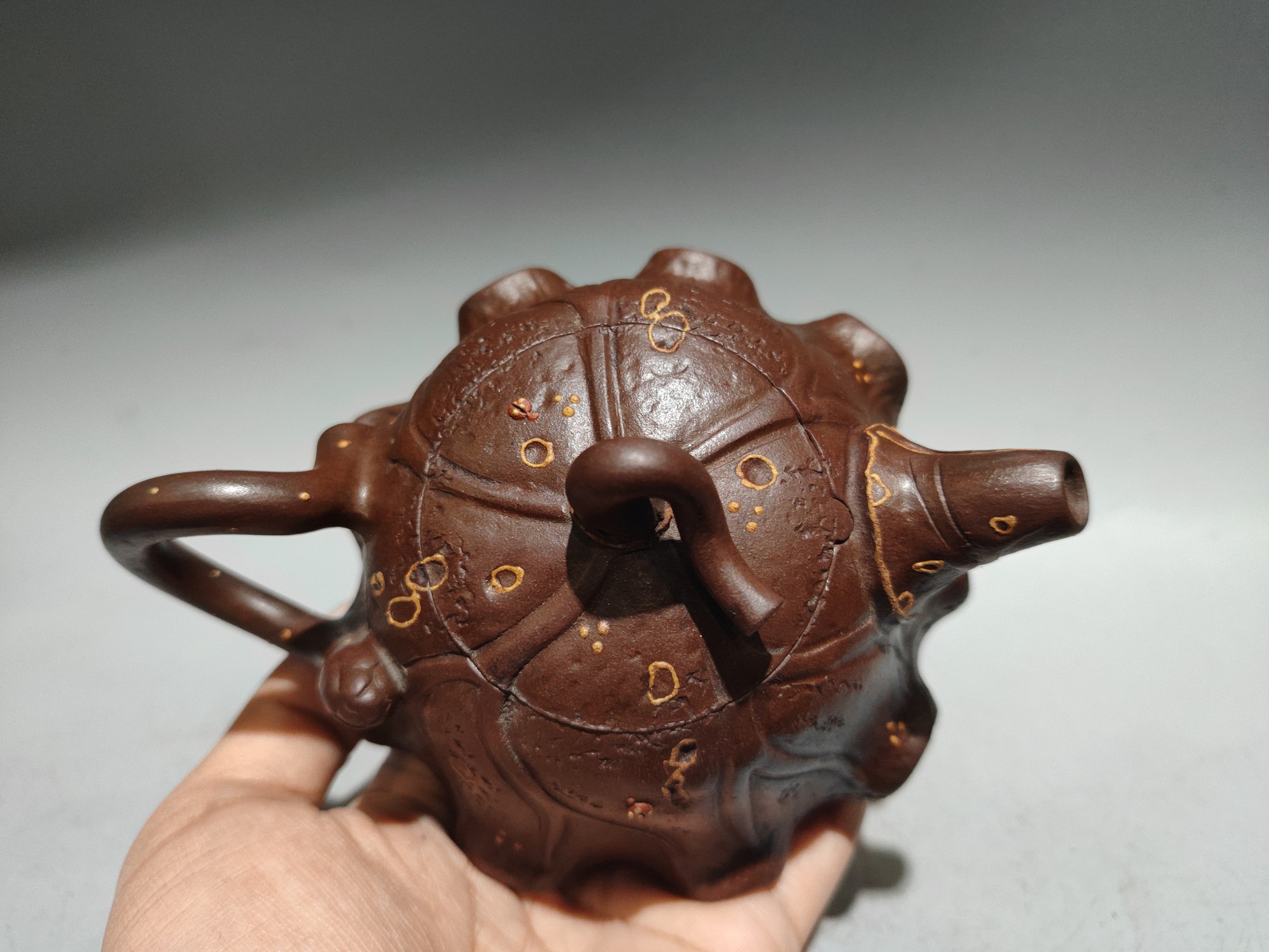 陈鸣远紫砂壶真品价格(陈鸣远紫砂壶真品价格传香壶有桃子造形) 陈鸣远紫砂壶真品价格(陈鸣远紫砂壶真品价格传香壶有桃子造形)
