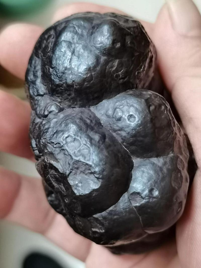 黑色陨石(黑色陨石钻石原石一克多少钱) 黑色陨石(黑色陨石钻石原石一克多少钱)