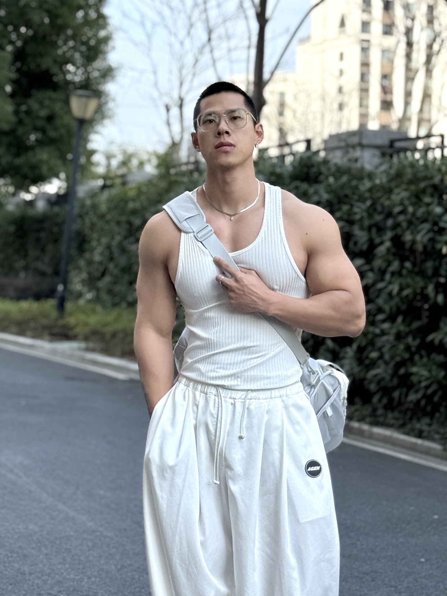 182身高男生标准体重(男182身高标准体重是多少)