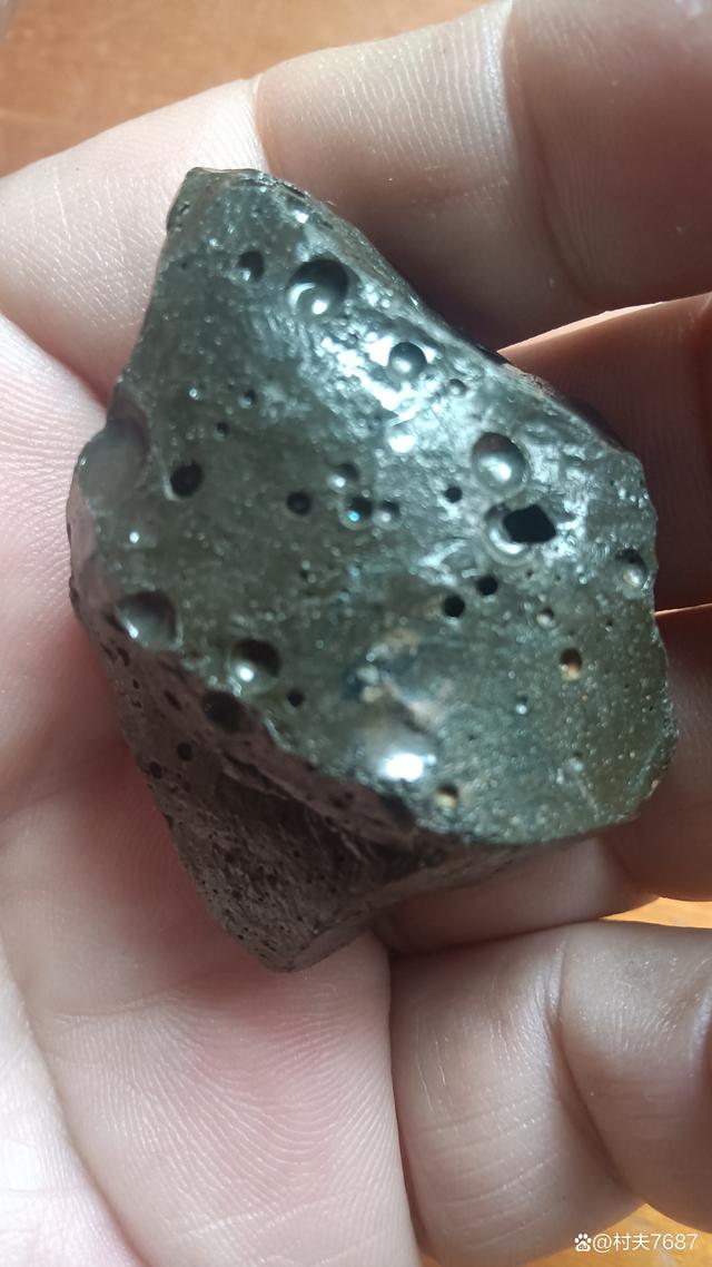 4万一克玻璃陨石(1克玻璃陨石价格表)