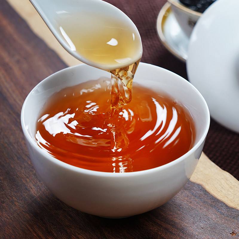大红袍用多少度的水冲泡最佳(大红袍用多少度的水冲泡最佳拉肚子可以喝吗)