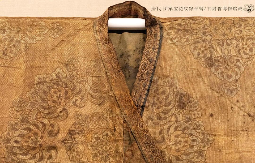衽(衽的成语)