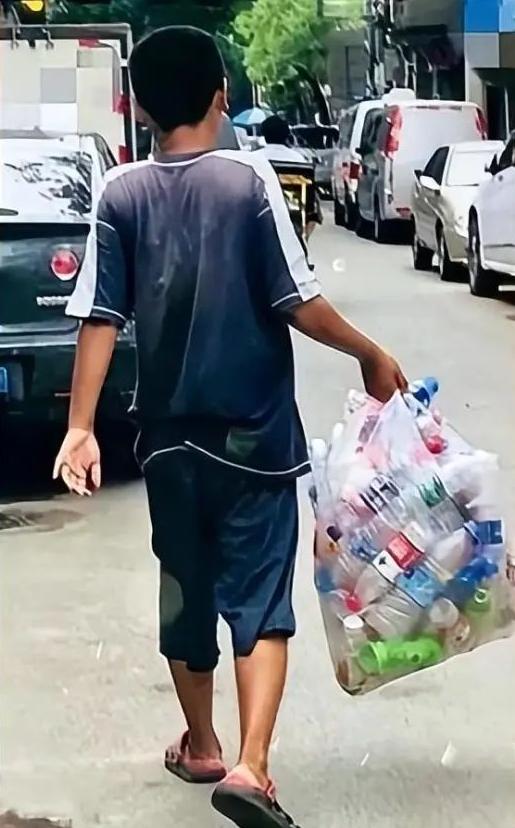 我在洪荒捡垃圾(我在洪荒捡属性卡夜阁)