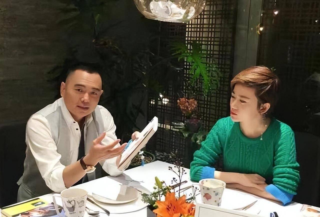 李厚霖现任妻子李佳薇结婚照资料(李厚霖李佳薇结婚照 李厚霖老婆李佳薇简历)