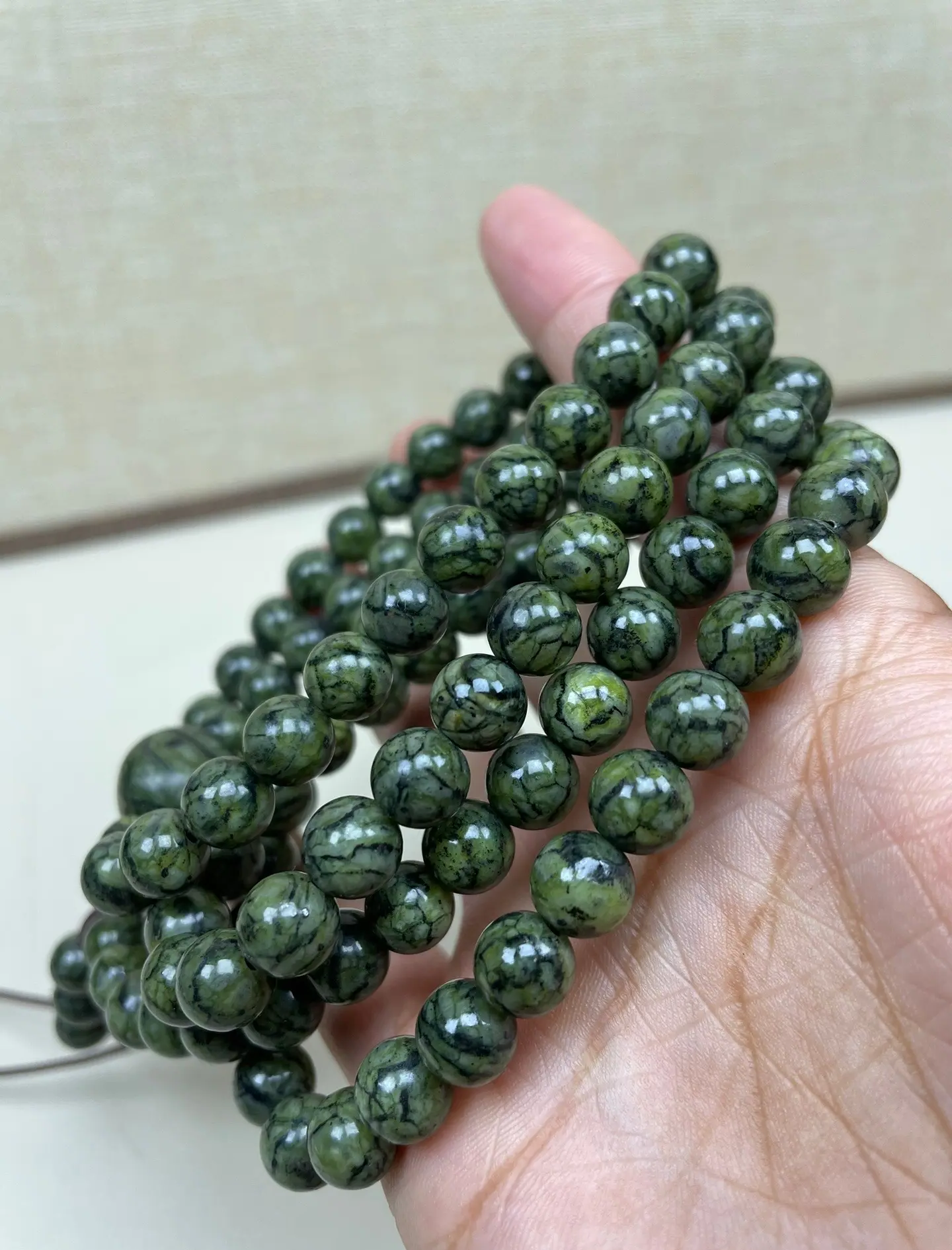 蛇纹石玉值钱吗(蛇纹玉最旺的属相)