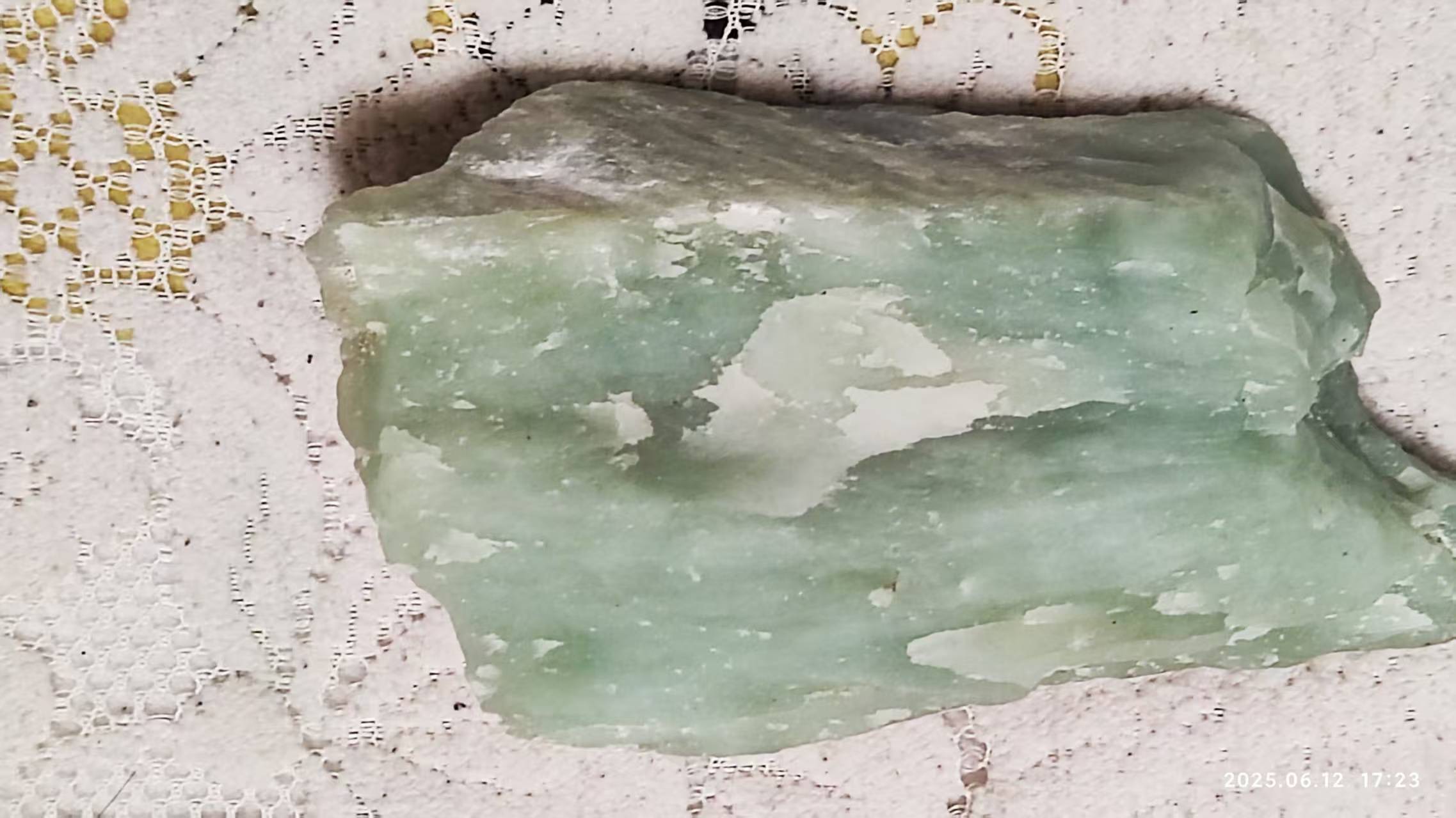 蛇纹石玉值钱吗(蛇纹玉最旺的属相)