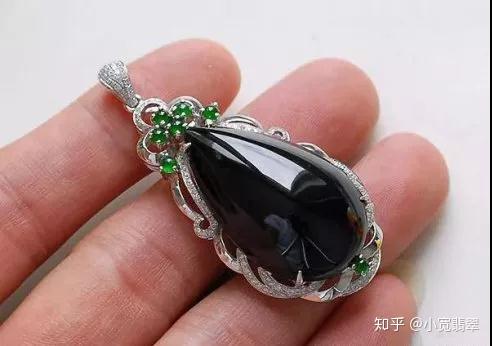 女人为什么不能带墨翠(墨翠适合什么人佩戴女人)