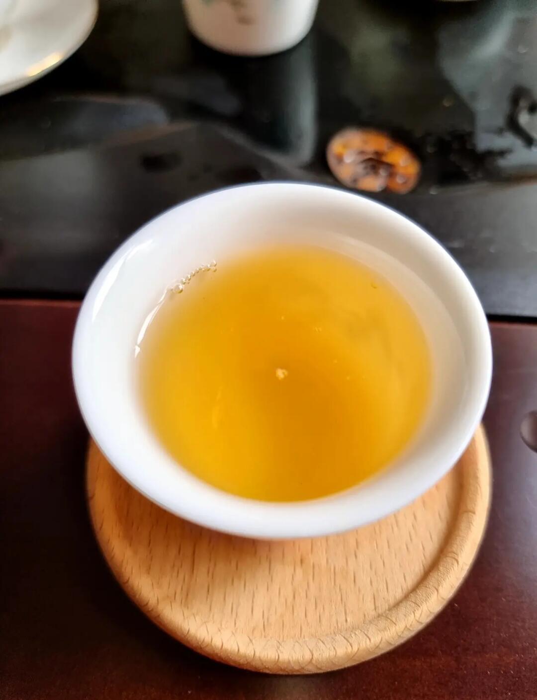泡白茶的水温度多少最好(泡白茶的水温度多少最好?有三个温度区间)